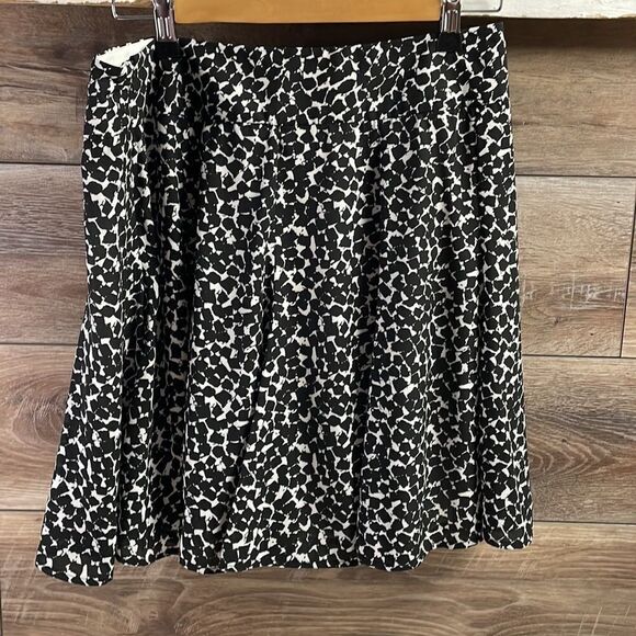 Nue Options Women Black and White With Line Flare Zip Side Skirt Size 10 Petite - Picture 5 of 7